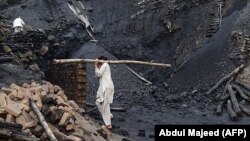 ارشیف، په پاکستان کې د ډبرو د سکرو یو کان