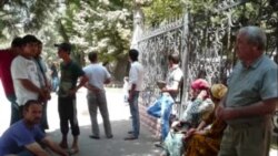 Хона ба хона дар Хатлон. Чаро телефони мобили муҳоҷирро мепурсанд?