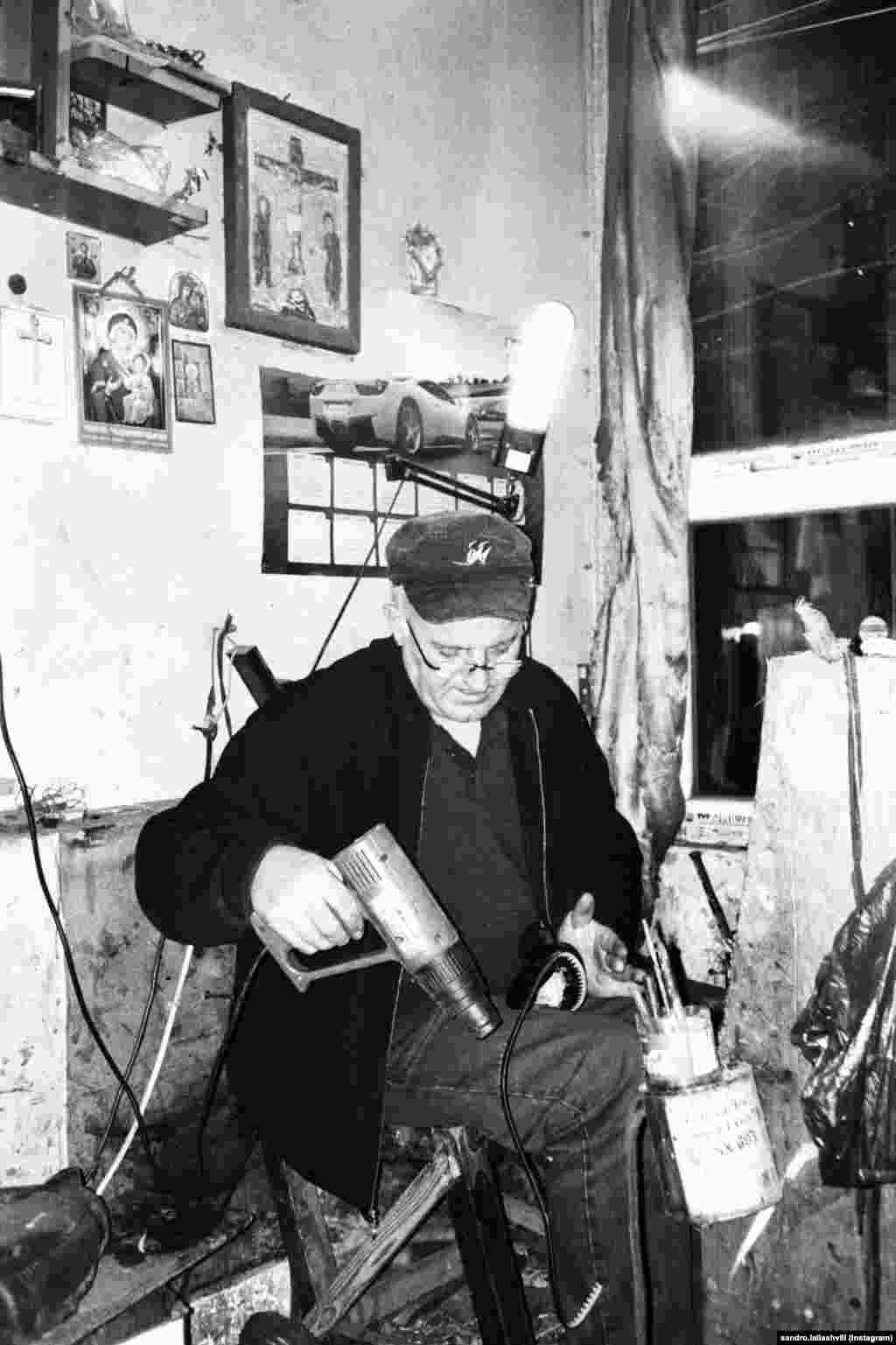 sandro.laliashvili-ის სხვა ფოტოები ნახეთ მის ინსტაგრამის არხზე