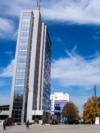 Ndërtesa e Qeverisë së Kosovës dhe ajo e Kuvedit. Fotografi ilustruese nga arkivi. 