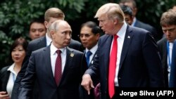 Президенти США та Росії Дональд Трамп (п) та Володимир Путін, Дананг, В’єтнам, 11 листопада 2017 року