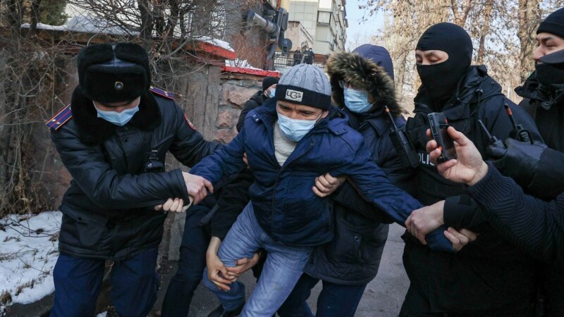 قزاقستان کې له حکومت ضد مظاهرو لسګونه معترضان نیول شوي