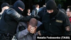 دهها معترض از سوی پولیس در مینسک پایتخت بلاروس بازداشت شدند.