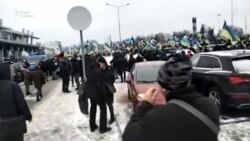 Пётр Порошенко вернулся в Киев, где его обвиняют в госизмене