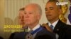 Вице-президент США плачет во время награждения медалью Свободы