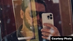 Tadžikistanski bezbednosni službenici "proverili su mu mobilni telefon i pronašli nekoliko video snimaka sa verskim sadržajem", rekao je prijatelj Saidazama Rahmonova za RSE.