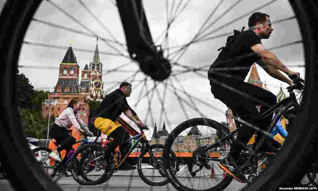 People ride their bikes past Red Square at a bicycle festival in central Moscow. (AFP/Alexander Nemenov)