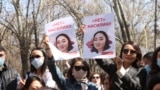 На митинге в Бишкеке потребовали отставки главы МВД в связи с убийством Айзады Канатбековой. Начальник ГУВД Бишкека заявил, что не намерен подавать в отставку.