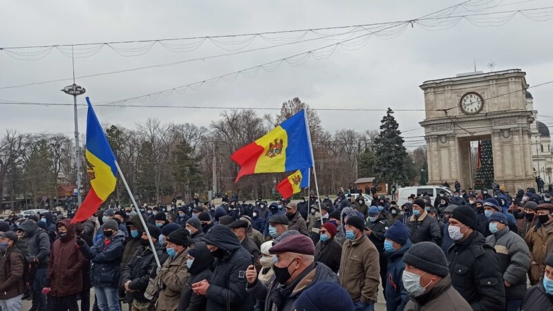 La Chișinău, agricultorii au blocat traficul rutier cerând compensații mai consistente