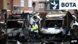 Automjete të djegura të një ambulance hebraike në lagjen "Golders Green" në veri të Londrës, 24 mars 2026.