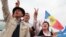 Zeci de mii de oameni protestează din nou la Chişinău