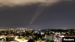 ირანის მხრიდან თავდასხმას იგერიებს ისრაელის ანტისარაკეტო სისტემა. 14 აპრილი. გერმანიის და ბრიტანეთის საგარეო საქმეთა მინისტრები ისრაელში ჩავიდნენ შეშფოთების ფონზე, რომ ირანის საპასუხო თავდასხმაზე ისრაელის მძაფრი რეაქცია რეგიონულ კონფლიქტში შეიძლება გადაიზარდოს.