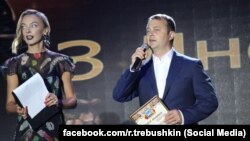 Руслан Требушкин на концерте патриотической песни в Покровске
