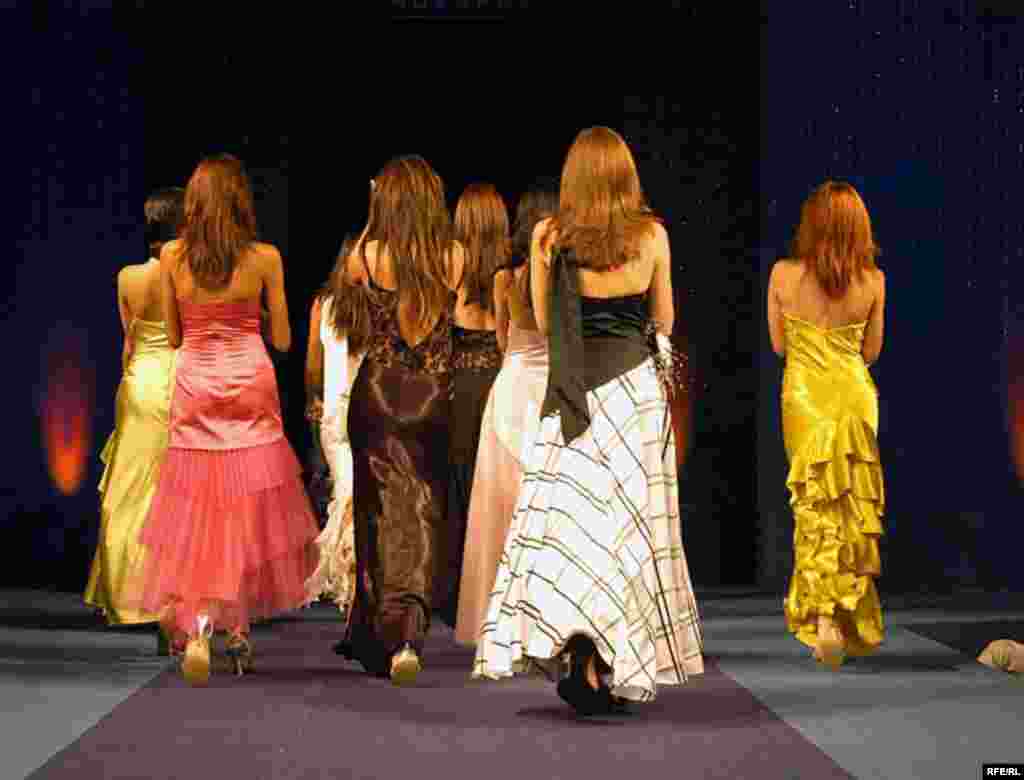 UAE- Istanbul fashion show in Dubai- 12/29/2006