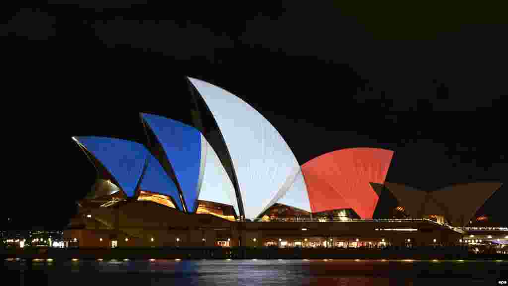 Australia -- The Sydney Opera House is illuminated in the French national colours in tribute for the victims of the 13 November Paris attacks, in Sydney, Australia, 14 November 2015.