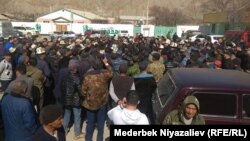 Границата меѓу Таџикистан и Киргистан
