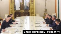 Predsjednik Rusije Vladimir Putin na sastanku s predsjednikom Narodne skupštine Republike Srpske Nenadom Stevandićem, predsjednika SNSD-a Miloradom Dodikom i predsjednikom Republike Srpske Sinišom Karanom.