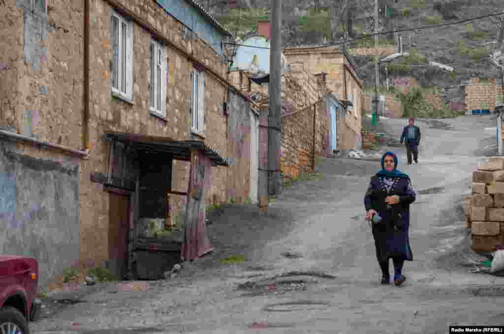 Эзарнаш адамаш лелла кху урамашкахула, бIеннаш тIаьхьенаш...