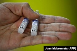 Ампулы с вакциной "Спутник V" в Аргентине