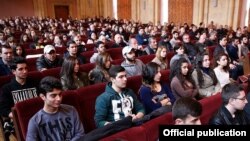 Armenia - Ethnic Armenian migrants from Syria at a meeting with Armenia's Prime Minister Karen Karapetian in Yerevan, 29Mar2017.