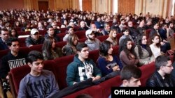 Armenia - Ethnic Armenian migrants from Syria at a meeting with Armenia's Prime Minister Karen Karapetian in Yerevan, 29Mar2017.