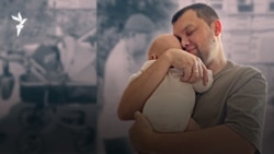 Декреттегі Олжас әкелердің басын қосып, бала тәрбиесін талқылайды