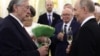 Александр Проханов и Владимир Путин на церемонии вручения государственных наград в Кремле, 12 июня 2025 года