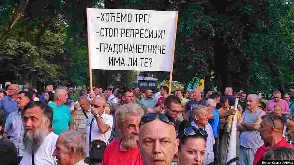 Sa protesta je upućen zahtjev nadležnim institucijama Republike Srpske da dozvole proteste na Trgu Krajine u centru Banjaluka a rok za ispunjenje je 1. juli.