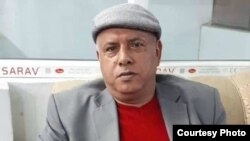 علاء مشذوب در برخی پست‌های فیس‌بوکی‌اش از ایران و آیت‌الله روح‌الله خمینی، بنیانگذار جمهوری اسلامی، انتقاد کرده بود.