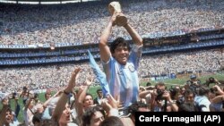 Diego Maradona holds up the trophy after Argentina beat West Germany 3-2 in the World Cup soccer final in Mexico City on June 29, 1986.