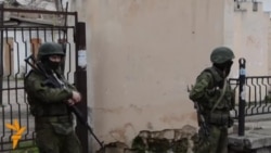 Про - руските трупи и натаму на улиците на Симферопол