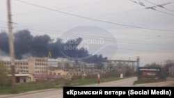 Пожежа на нафтобазі у Севастополі, опублікована телеграм-каналом «Кримський вітер», 18 квітня 2026