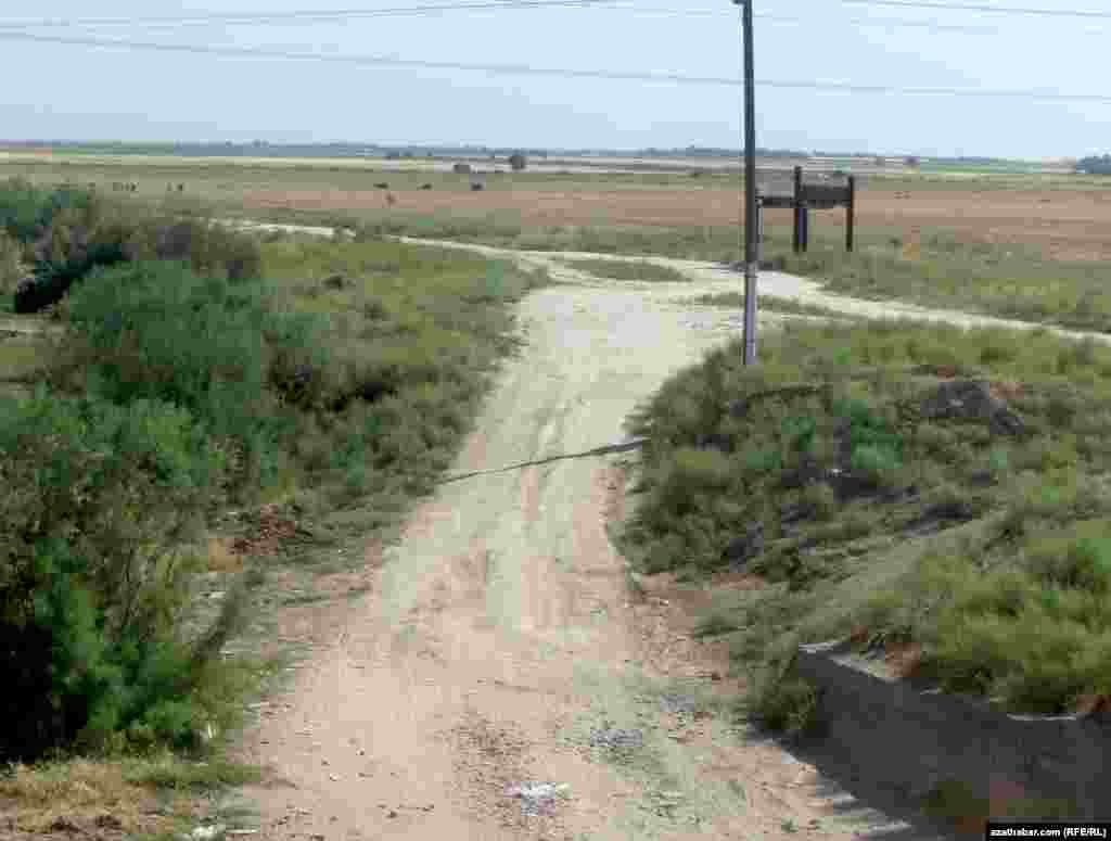 Дорога, Ахалская область,&nbsp;район Акбугдай.