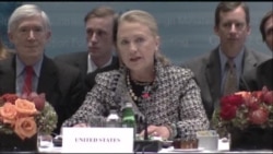 Clinton: ¨Mi ne zabranjujemo agresivni govor¨