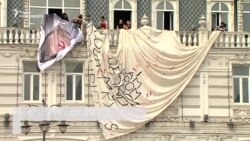 ბანერი ბათუმში: "მე საქართველოდან ვარ და ჩემი ქვეყანა რუსეთის მიერაა ოკუპირებული"