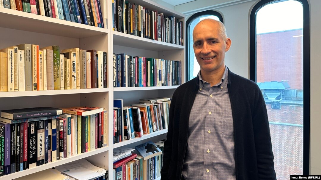 Grigore Pop-Elecheș este profesor de științe politice și afaceri internaționale la Universitatea Princeton din SUA.