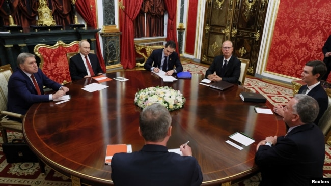 Президент Росії Володимир Путін, його радник Юрій Ушаков та його посланець Кирило Дмитрієв зустрілися зі спеціальним посланником США Стівом Віткоффом та Джаредом Кушнером, зятем президента США Дональда Трампа в Москві, 5 вересня 2026 року