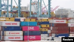 Containere chinezești în portul Lon Angeles. Fotografie generică. 