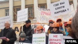 Нынче ученики могут приехать в школу разве что помитинговать