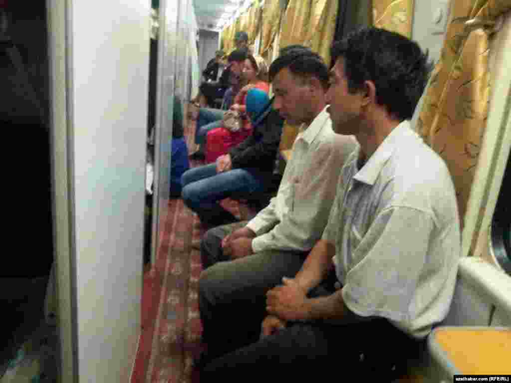 Biletsiz otly &yacute;olag&ccedil;ylary