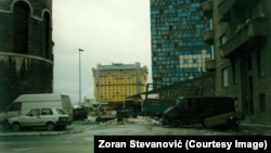 Pogled na sarajevski hotel Holiday Inn, Sarajevo (zima 1992. godine)