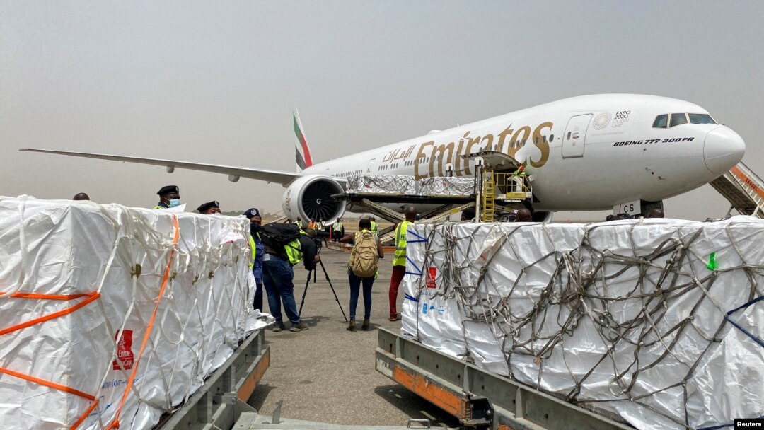 Prva serija vakcina Oxford/AstraZeneca protiv COVID-19 na aerodromu Abuja, Nigerija, 2. marta 2021. 