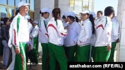 Sport çärelerine gatnaşýan türkmenistanlylar.
