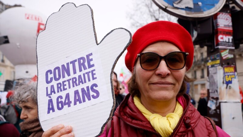 Во Франции в обход парламента принят вызвавший протесты закон о пенсионном возрасте