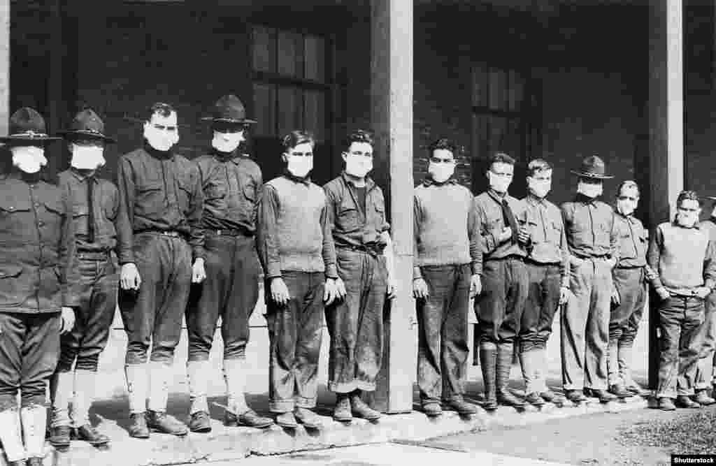 Medicinski radnici sa maskama svakodnevna su slika pandemije COVID-19, kao i Španske gripe 1918.-1919. godine, koja je zarazila gotovo trećinu svjetske populacije u to vrijeme.&nbsp;