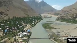 Gorno-Badakhshan is difficult to travel around because of the mountainous terrain, while its economy is wracked by unemployment, difficult living conditions, and high food prices. (file photo)