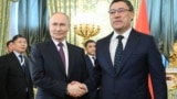 Кыргызстандын президенти Садыр Жапаров менен Орусиянын президенти Владимир Путин. Москва, 2-июль 2025-жыл.