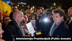 Președintele Nicușor Dan s-a întâlnit la Londra, pe 16 decembrie, cu câțiva membri ai diasporei. 16 decembrie 2025.
