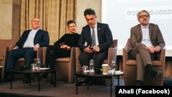 Представители оппозиционного объединения