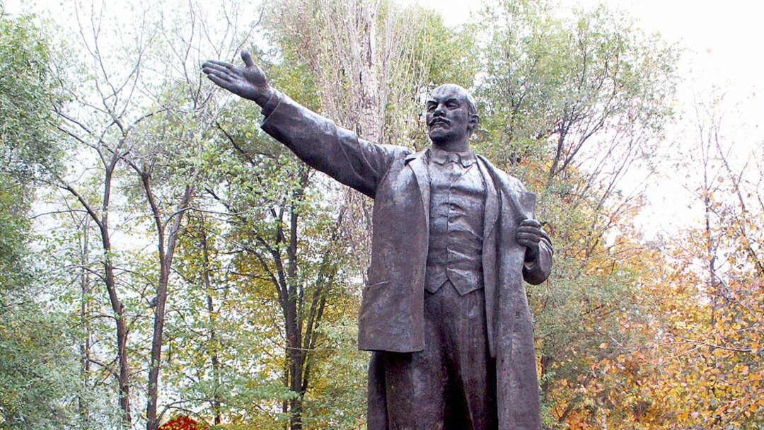 Жас гей жігіт досын жағажайда оральды секс жасауға көндірді.